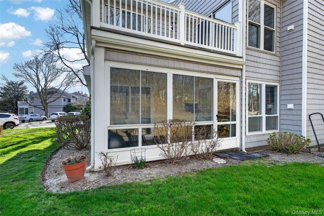 9 Vista Drive N, Manorville, NY 11949