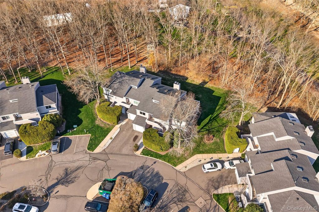 9 Vista Drive N, Manorville, NY 11949