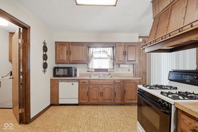 4034 S Nevermind Way S, Greenwood, IN 46142