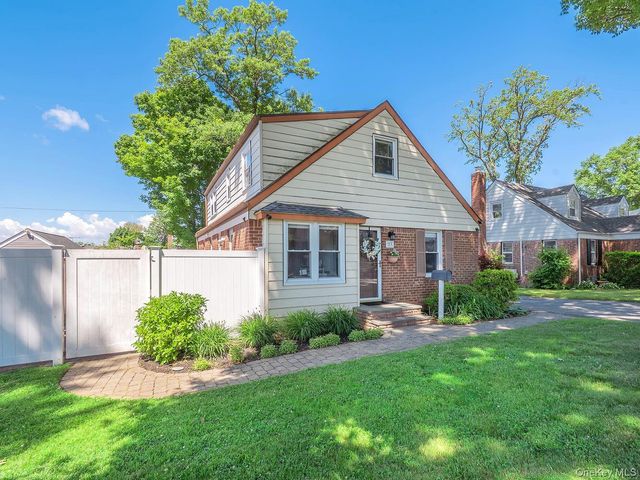 23 Phillips Road, Glen Cove, NY 11542
