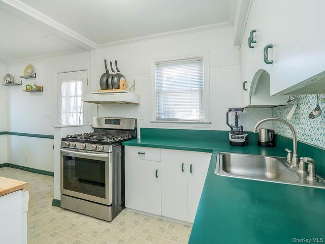 23 Phillips Road, Glen Cove, NY 11542