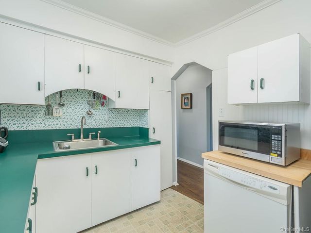 23 Phillips Road, Glen Cove, NY 11542