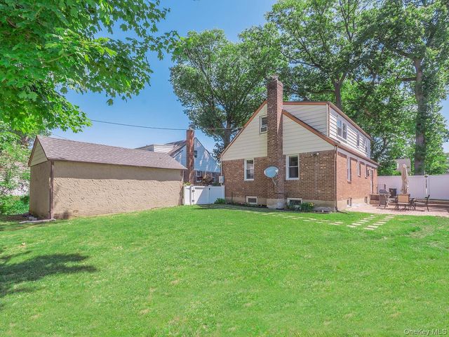 23 Phillips Road, Glen Cove, NY 11542