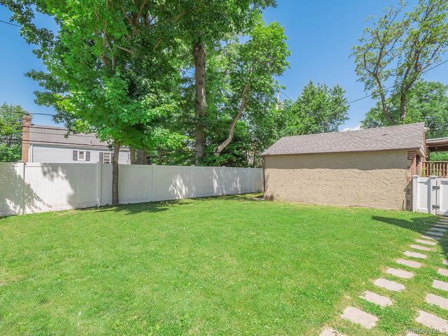 23 Phillips Road, Glen Cove, NY 11542
