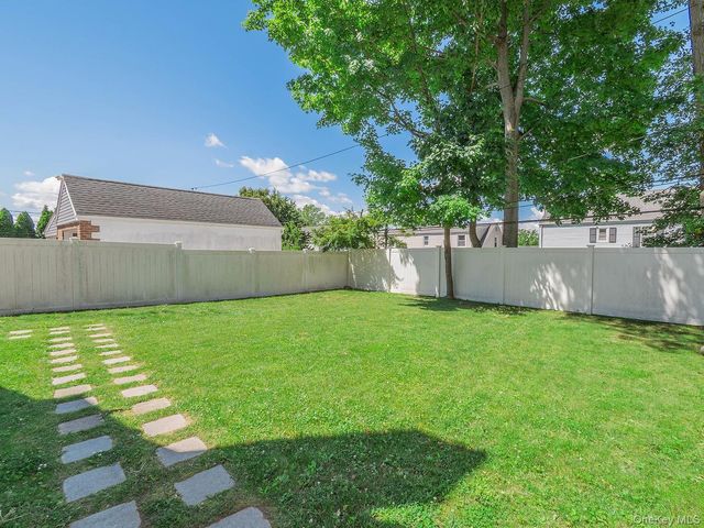 23 Phillips Road, Glen Cove, NY 11542