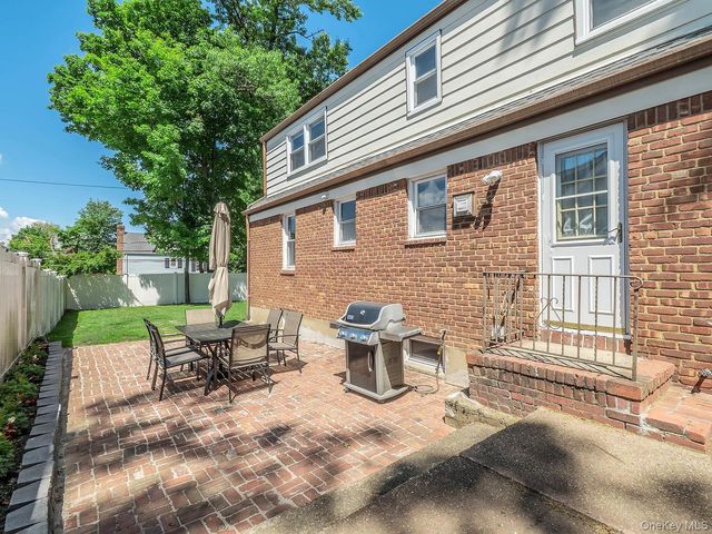 23 Phillips Road, Glen Cove, NY 11542