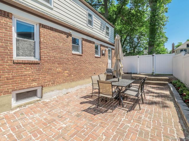 23 Phillips Road, Glen Cove, NY 11542