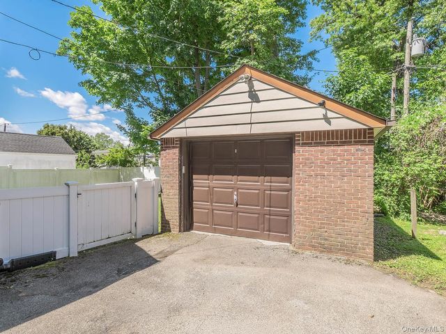23 Phillips Road, Glen Cove, NY 11542