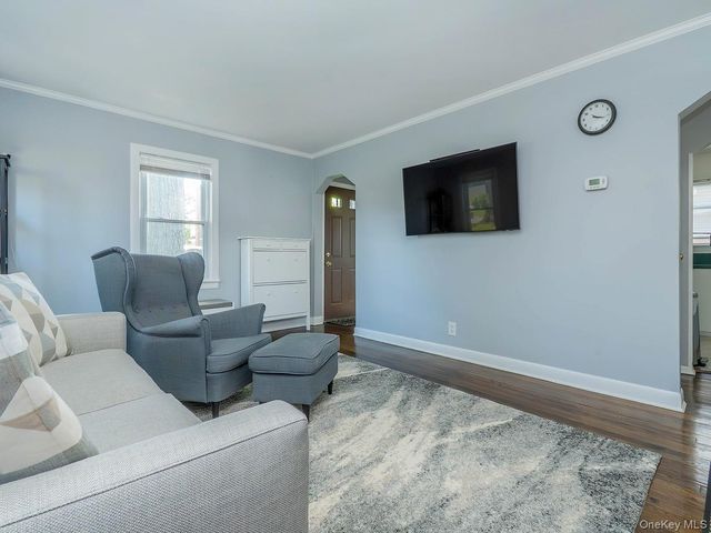 23 Phillips Road, Glen Cove, NY 11542