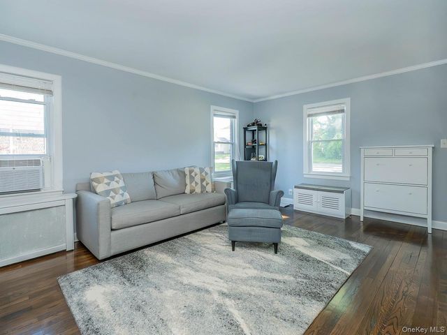 23 Phillips Road, Glen Cove, NY 11542
