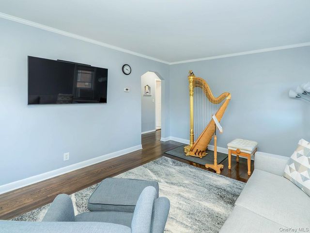 23 Phillips Road, Glen Cove, NY 11542