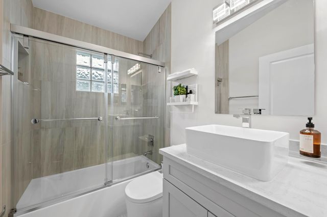 240 NW 40th Avenue, Delray Beach, FL 33445