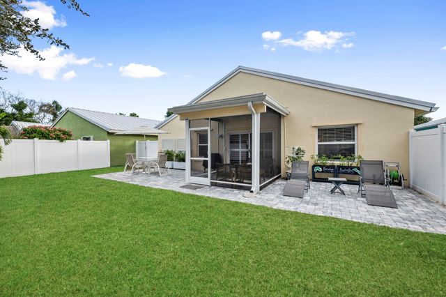 240 NW 40th Avenue, Delray Beach, FL 33445