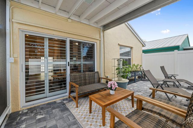 240 NW 40th Avenue, Delray Beach, FL 33445