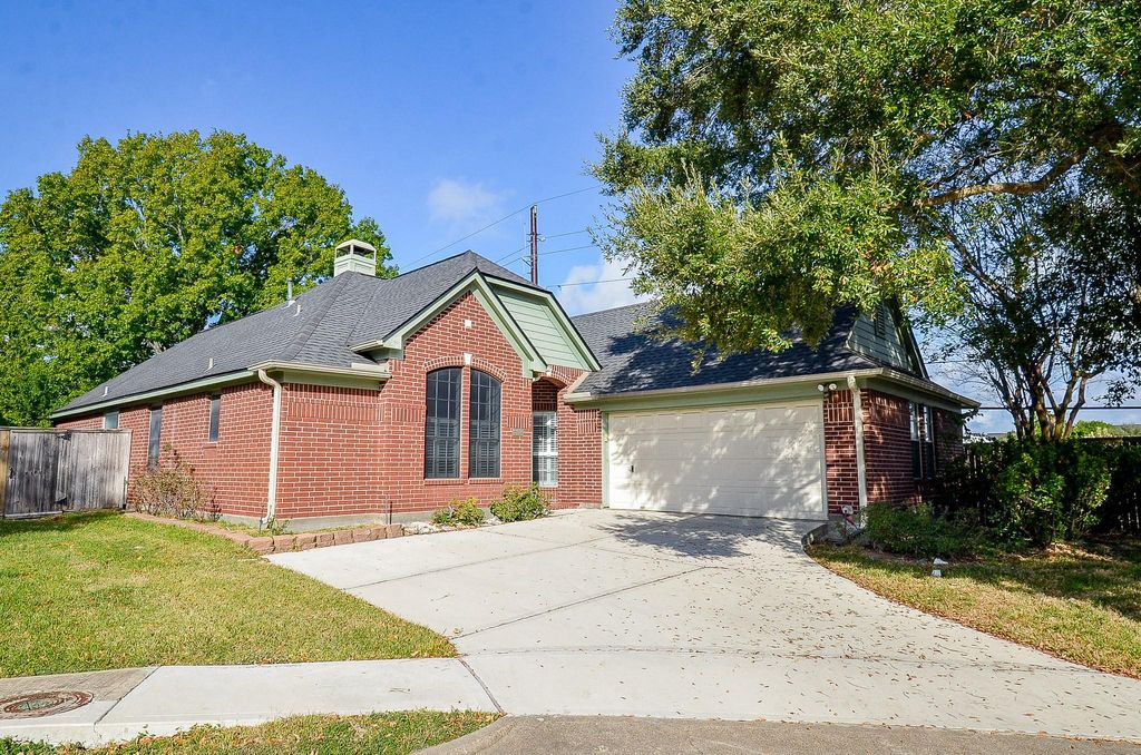 3202 Shadowchase Court, Houston, TX 77082