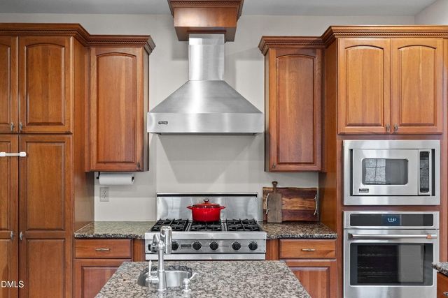 11 Grey Oak Court, Pittsboro, NC 27312