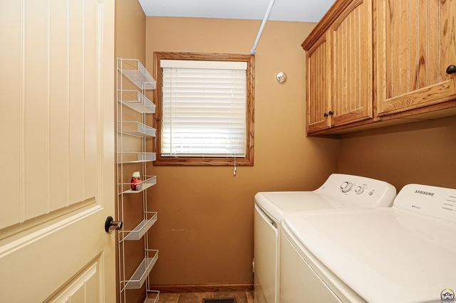 4142 Taneil DR, Manhattan, KS 66502
