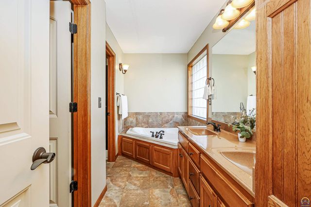 4142 Taneil DR, Manhattan, KS 66502