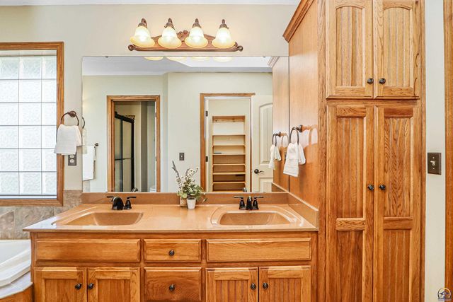 4142 Taneil DR, Manhattan, KS 66502