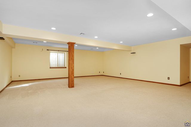 4142 Taneil DR, Manhattan, KS 66502