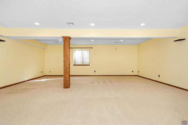 4142 Taneil DR, Manhattan, KS 66502