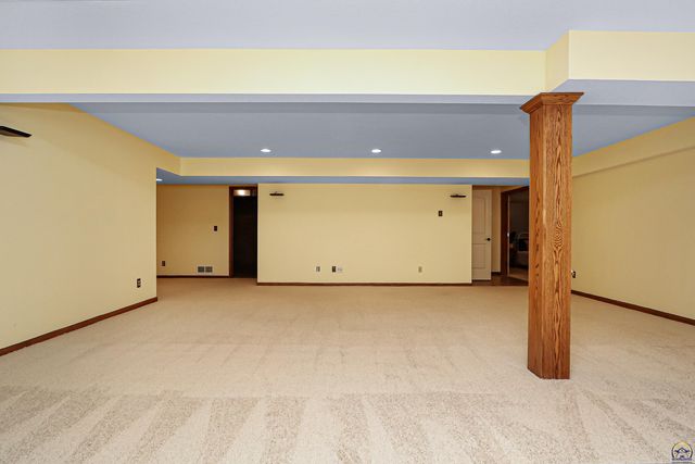 4142 Taneil DR, Manhattan, KS 66502
