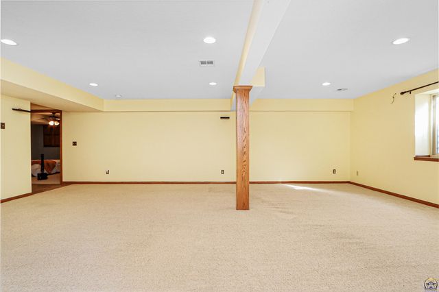 4142 Taneil DR, Manhattan, KS 66502