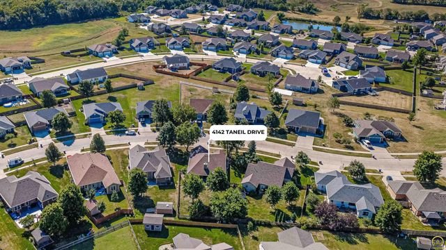 4142 Taneil DR, Manhattan, KS 66502