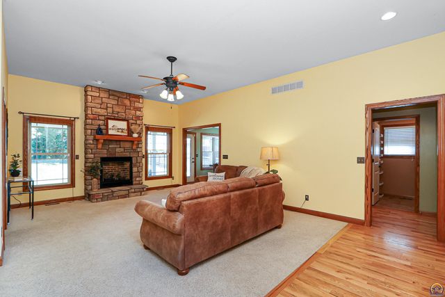4142 Taneil DR, Manhattan, KS 66502