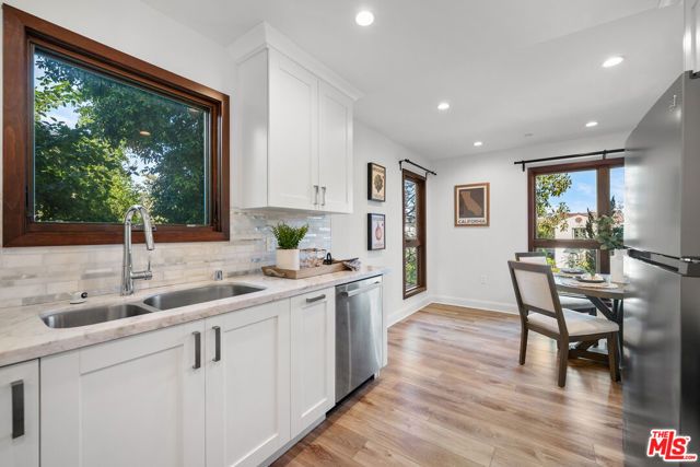 853 S Lucerne Boulevard 202, Los Angeles, CA 90005