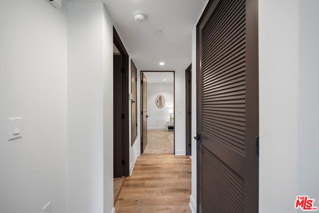 853 S Lucerne Boulevard 202, Los Angeles, CA 90005