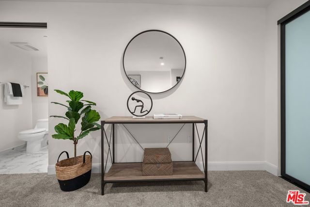 853 S Lucerne Boulevard 202, Los Angeles, CA 90005