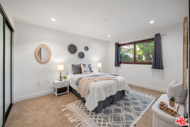 853 S Lucerne Boulevard 202, Los Angeles, CA 90005