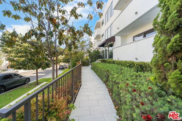 853 S Lucerne Boulevard 202, Los Angeles, CA 90005