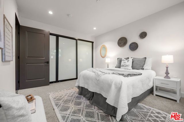 853 S Lucerne Boulevard 202, Los Angeles, CA 90005