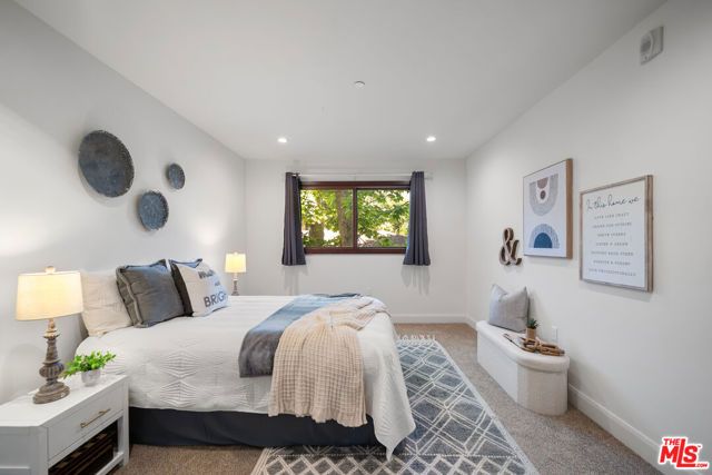 853 S Lucerne Boulevard 202, Los Angeles, CA 90005