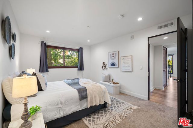 853 S Lucerne Boulevard 202, Los Angeles, CA 90005