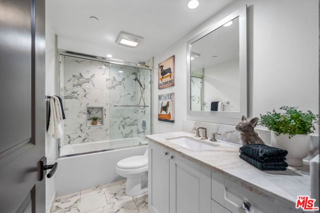 853 S Lucerne Boulevard 202, Los Angeles, CA 90005