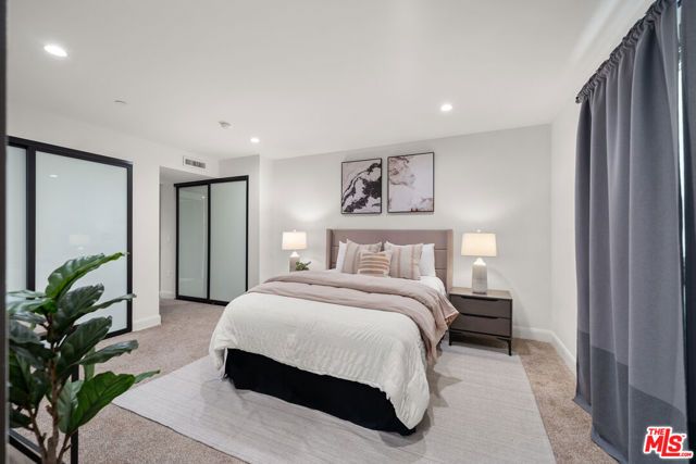 853 S Lucerne Boulevard 202, Los Angeles, CA 90005