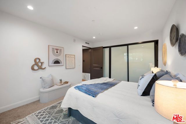 853 S Lucerne Boulevard 202, Los Angeles, CA 90005