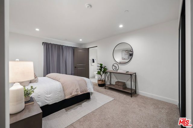 853 S Lucerne Boulevard 202, Los Angeles, CA 90005