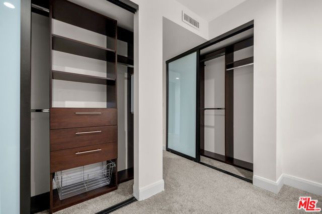 853 S Lucerne Boulevard 202, Los Angeles, CA 90005