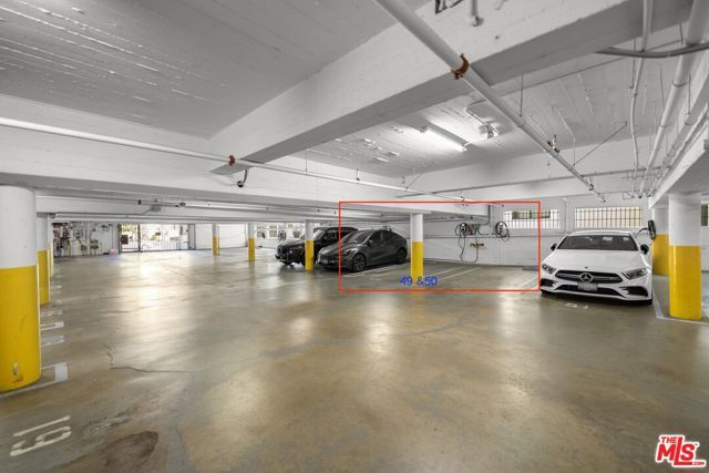 853 S Lucerne Boulevard 202, Los Angeles, CA 90005