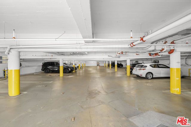 853 S Lucerne Boulevard 202, Los Angeles, CA 90005