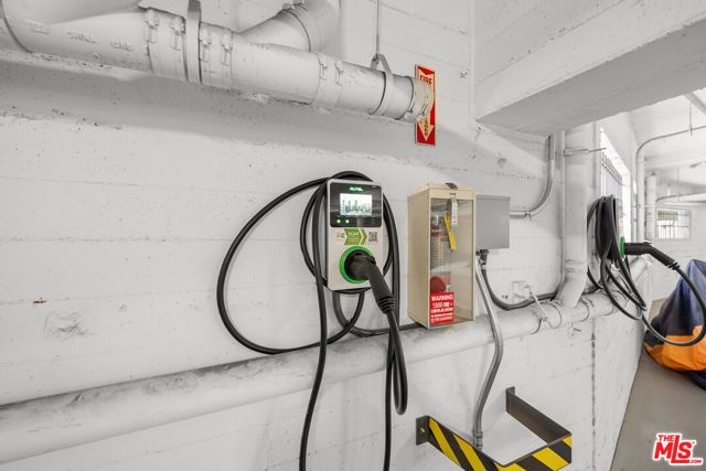 853 S Lucerne Boulevard 202, Los Angeles, CA 90005