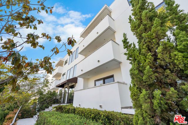 853 S Lucerne Boulevard 202, Los Angeles, CA 90005