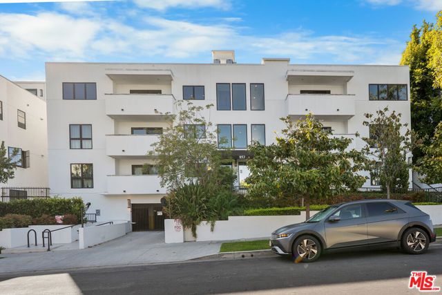 853 S Lucerne Boulevard 202, Los Angeles, CA 90005
