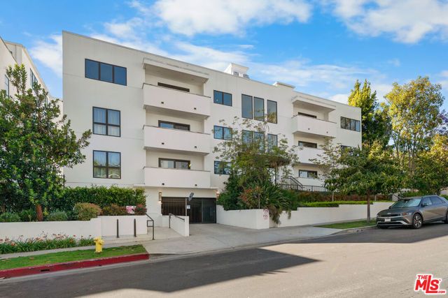 853 S Lucerne Boulevard 202, Los Angeles, CA 90005