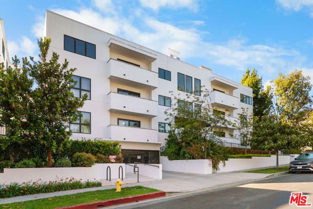 853 S Lucerne Boulevard 202, Los Angeles, CA 90005