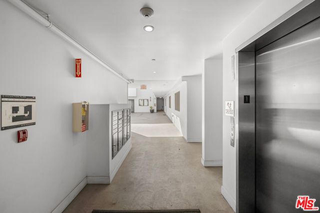 853 S Lucerne Boulevard 202, Los Angeles, CA 90005